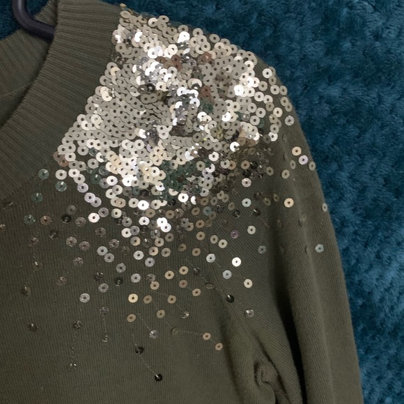 Express Sweater - Picture 2 of 4